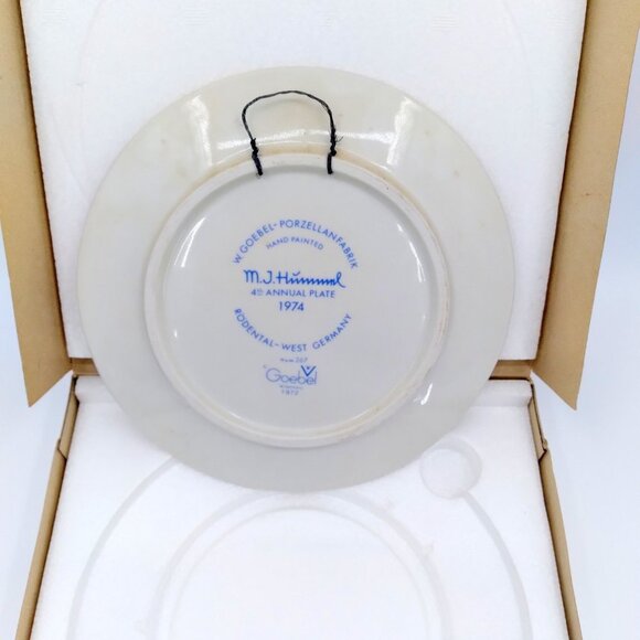 Vintage Hummel Annual Plate 1974 - Picture 2 of 4